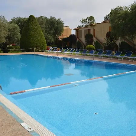 Villaggio L'olivara 3* トロペーア